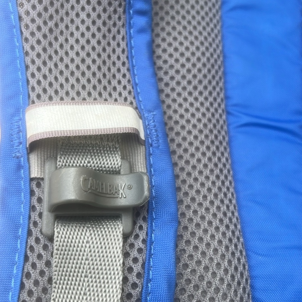 Camelback Rogue Blue/Grey Hydration BackPack 2.5L 85oz - Picture 7 of 9